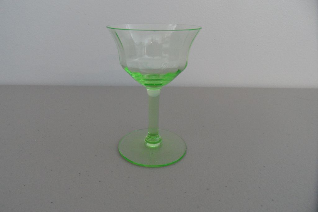 Vintage - Depression Glass - Wine Glass - Green Vintage - Depression Glass - Wine Glass - Green