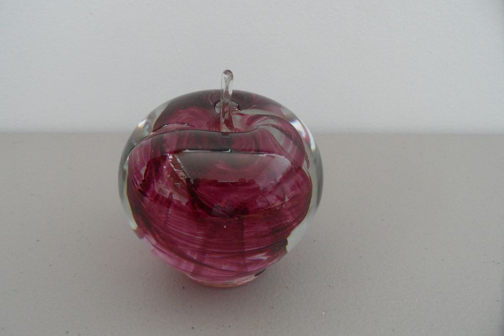 Vintage - Paperweight - Apple - Kerry Glass, Ireland Vintage - Paperweight - Apple - Kerry Glass, Ireland
