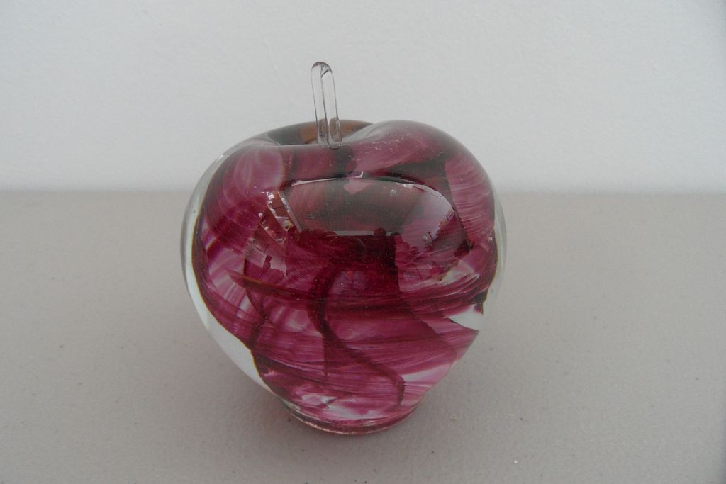 Vintage - Paperweight - Apple - Kerry Glass, Ireland Vintage - Paperweight - Apple - Kerry Glass, Ireland