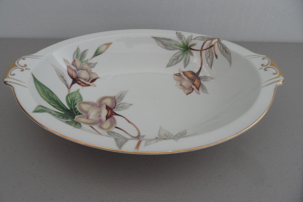 Vintage - Meito China - Woodrose - Oval Vegetable Bowl Vintage - Meito China - Woodrose - Oval Vegetable Bowl
