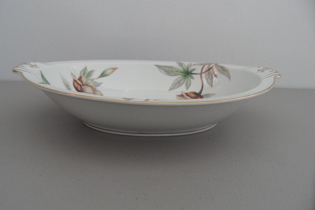 Vintage - Meito China - Woodrose - Oval Vegetable Bowl Vintage - Meito China - Woodrose - Oval Vegetable Bowl