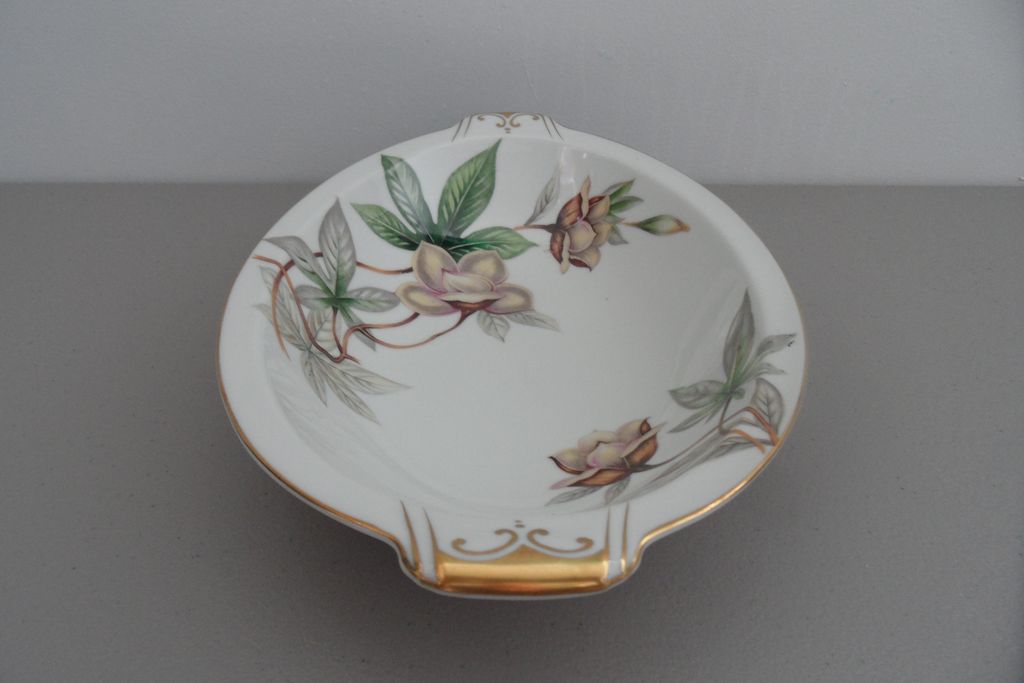 Vintage - Meito China - Woodrose - Oval Vegetable Bowl Vintage - Meito China - Woodrose - Oval Vegetable Bowl