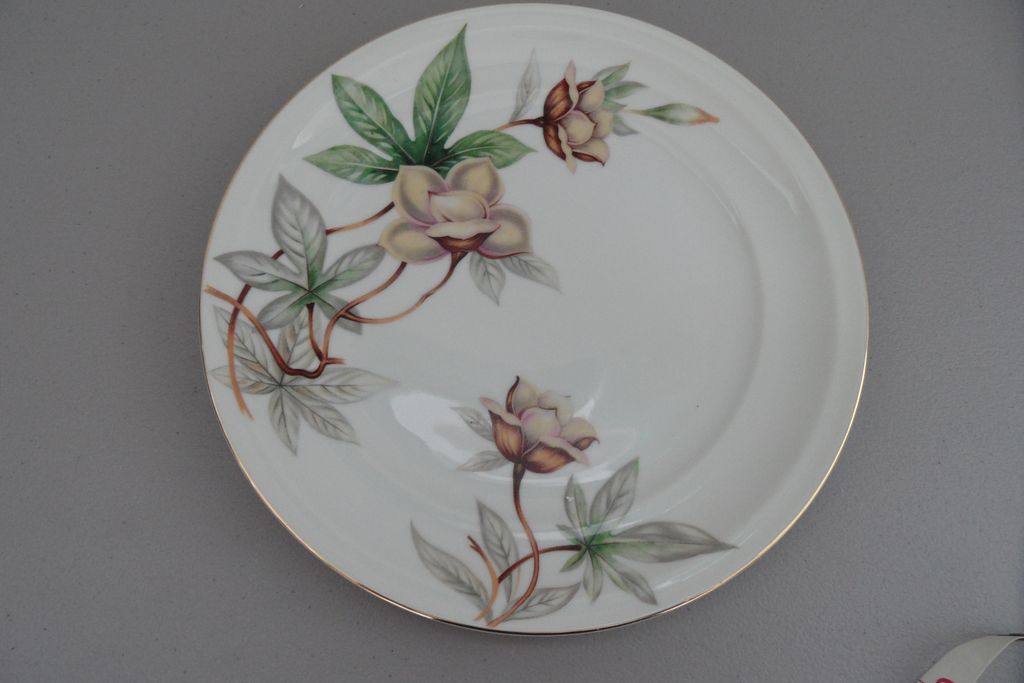 Vintage - Meito China - Woodrose - Plate Vintage - Meito China - Woodrose - Plate