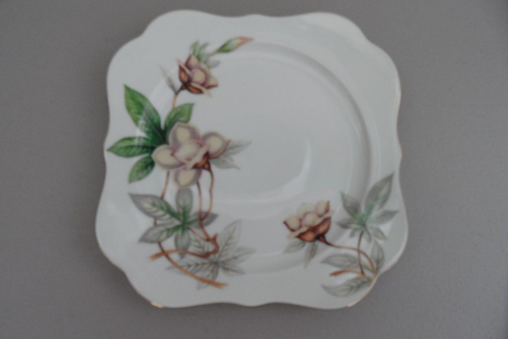 Vintage - Meito China - Woodrose - Square Salad Plate Vintage - Meito China - Woodrose - Square Salad Plate