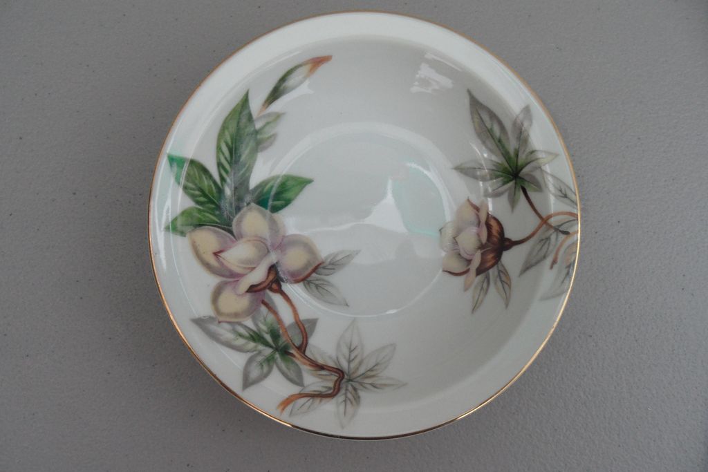 Vintage - Meito China - Woodrose - Berry/Fruit Bowl Vintage - Meito China - Woodrose - Berry/Fruit Bowl
