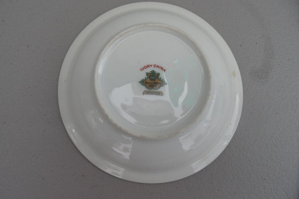 Vintage - Meito China - Woodrose - Berry/Fruit Bowl Vintage - Meito China - Woodrose - Berry/Fruit Bowl