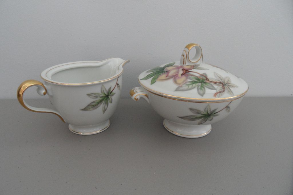 Vintage - Meito China - Woodrose - Creamer and Covered Sugar Vintage - Meito China - Woodrose - Creamer and Covered Sugar