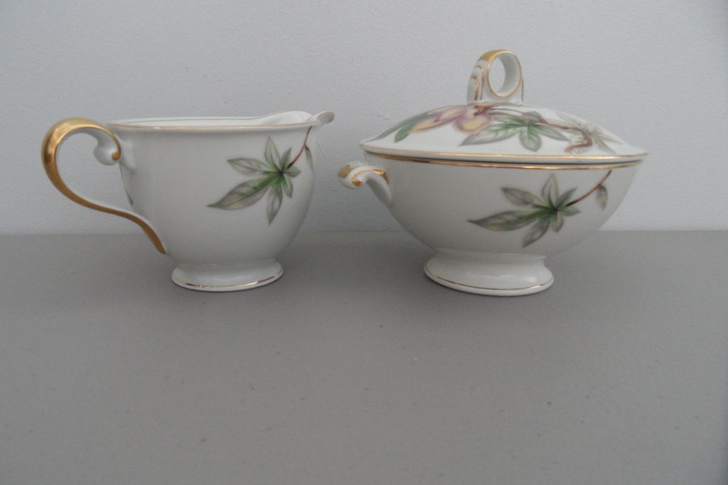 Vintage - Meito China - Woodrose - Creamer and Covered Sugar Vintage - Meito China - Woodrose - Creamer and Covered Sugar