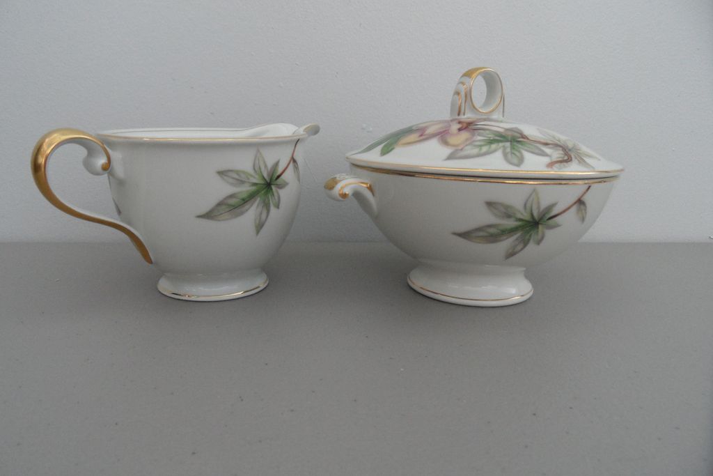 Vintage - Meito China - Woodrose - Creamer and Covered Sugar Vintage - Meito China - Woodrose - Creamer and Covered Sugar