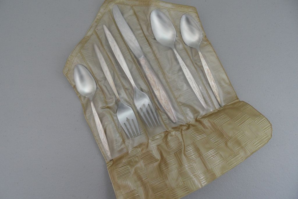 Vintage - Stainless Steel Silverware 6 pc settings - original case Vintage - Stainless Steel Silverware 6 pc settings - original case