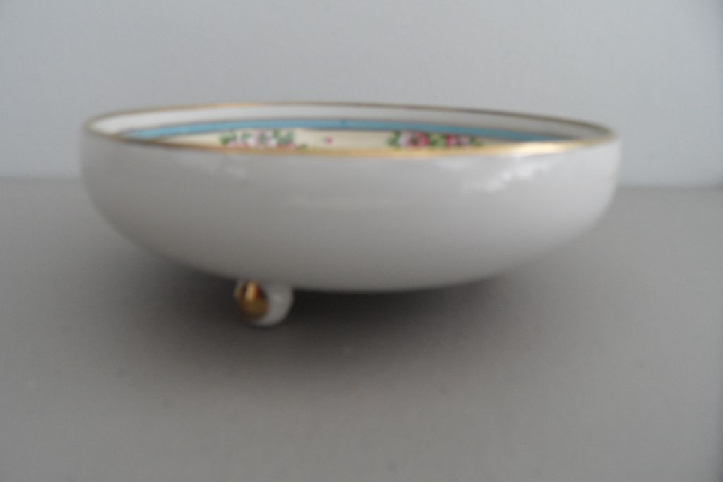 Vintage - Nippon - Three Legges Serving Bowl Vintage - Nippon - Three Legges Serving Bowl