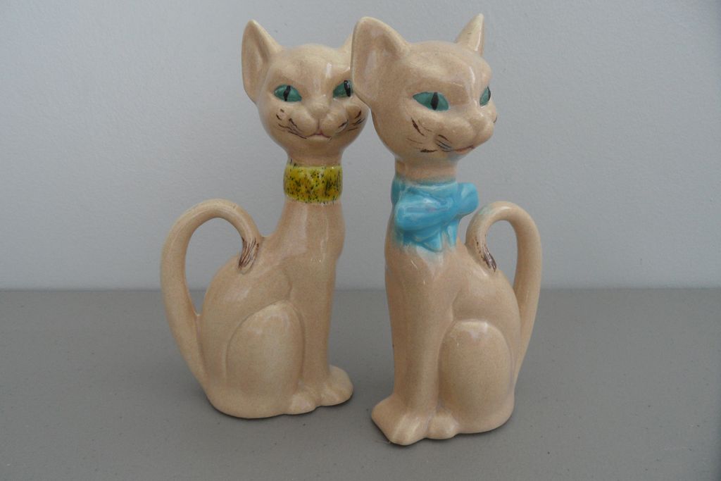Vintage - Salt and Pepper Shakers Vintage - Salt and Pepper Shakers