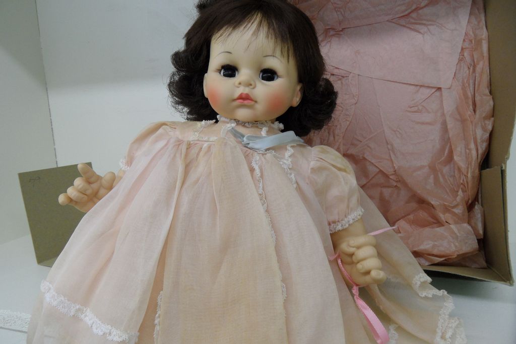 Vintage - Doll - Madame Alexander - 1965 - "Pussy Cat" Vintage - Doll - Madame Alexander - 1965 - "Pussy Cat"