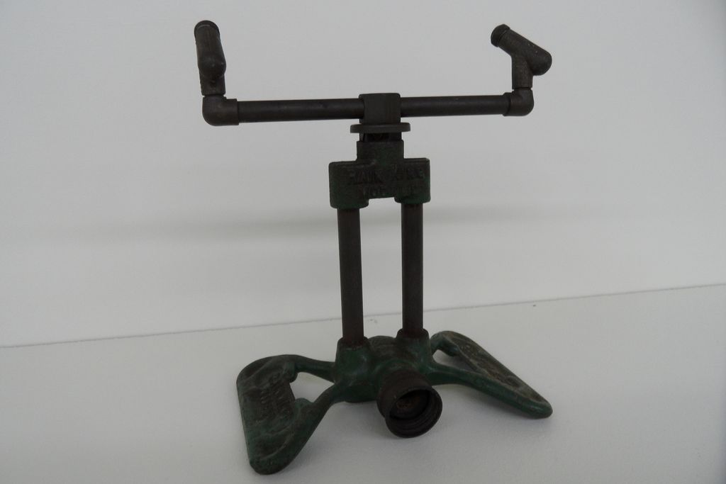 Vintage - Sprinkler - Rain King Lawn Sprinkler Vintage - Sprinkler - Rain King Lawn Sprinkler