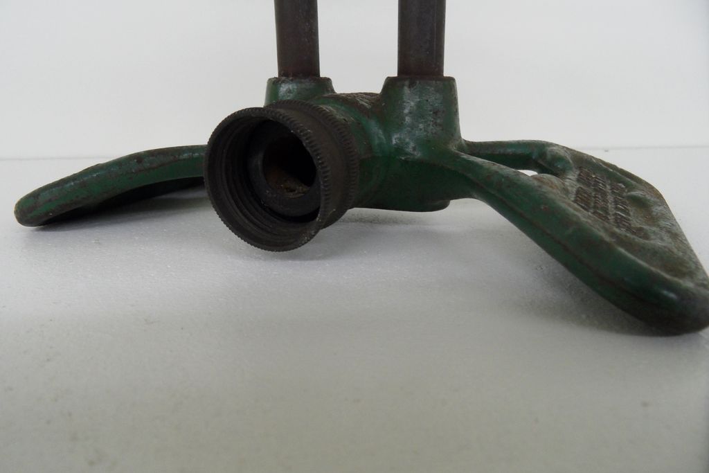 Vintage - Sprinkler - Rain King Lawn Sprinkler Vintage - Sprinkler - Rain King Lawn Sprinkler
