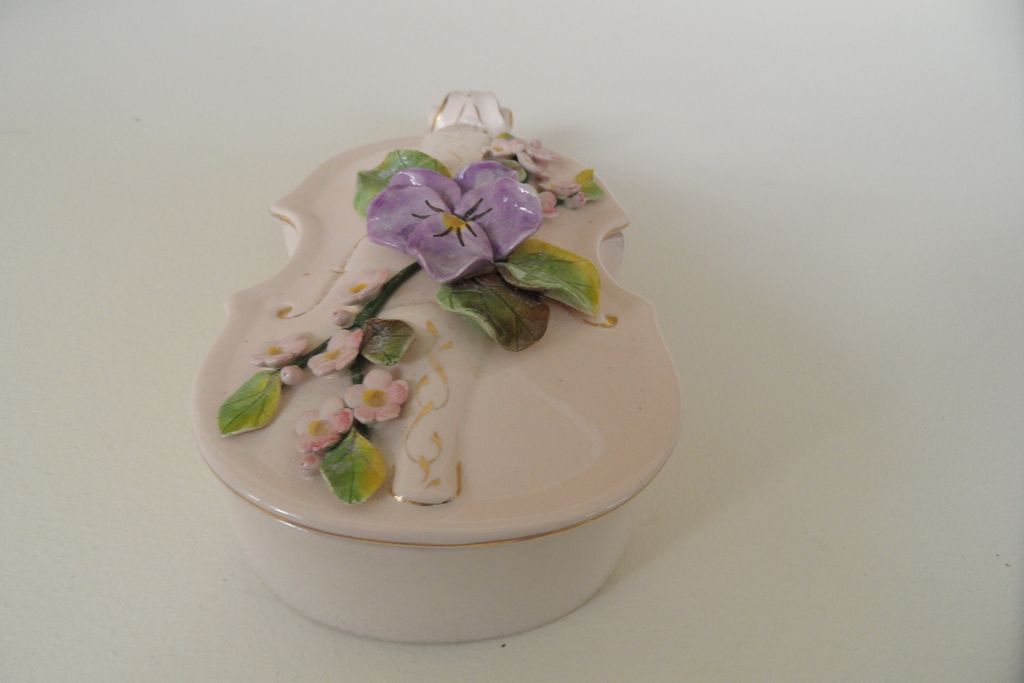 Vintage - Porcelain - Trinket Dish - Violin Vintage - Porcelain - Trinket Dish - Violin
