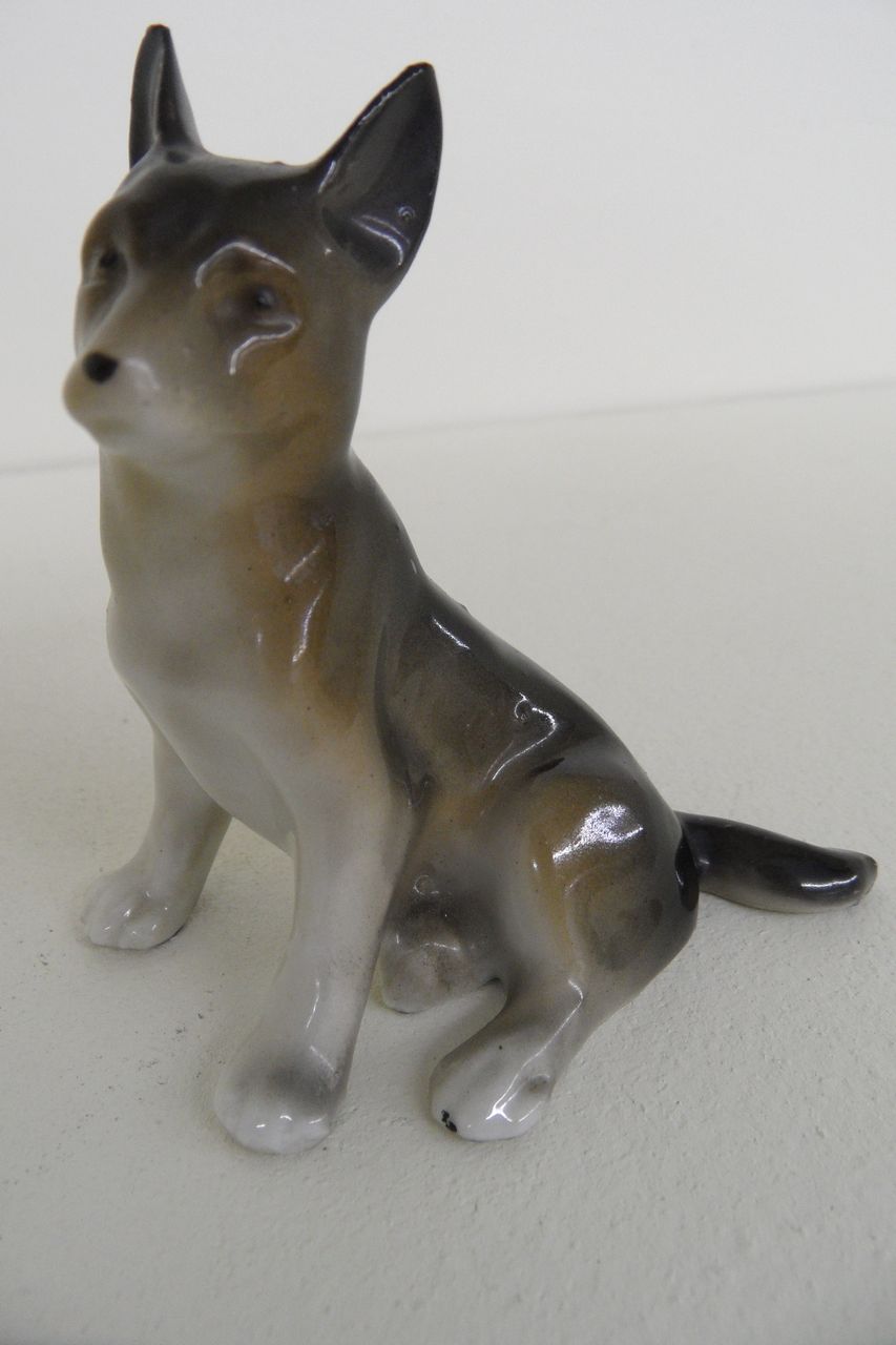Vintage - Porcelain - Figurine - Dog Vintage - Porcelain - Figurine - Dog