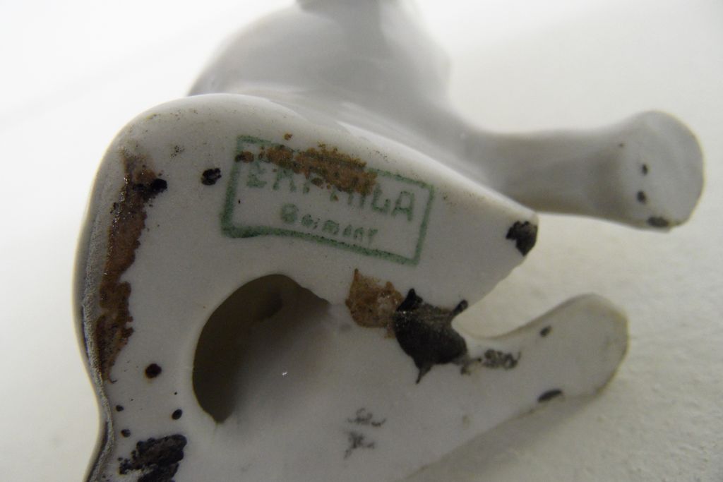 Vintage - Porcelain - Figurine - Dog Vintage - Porcelain - Figurine - Dog