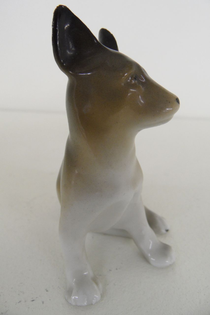 Vintage - Porcelain - Figurine - Dog Vintage - Porcelain - Figurine - Dog
