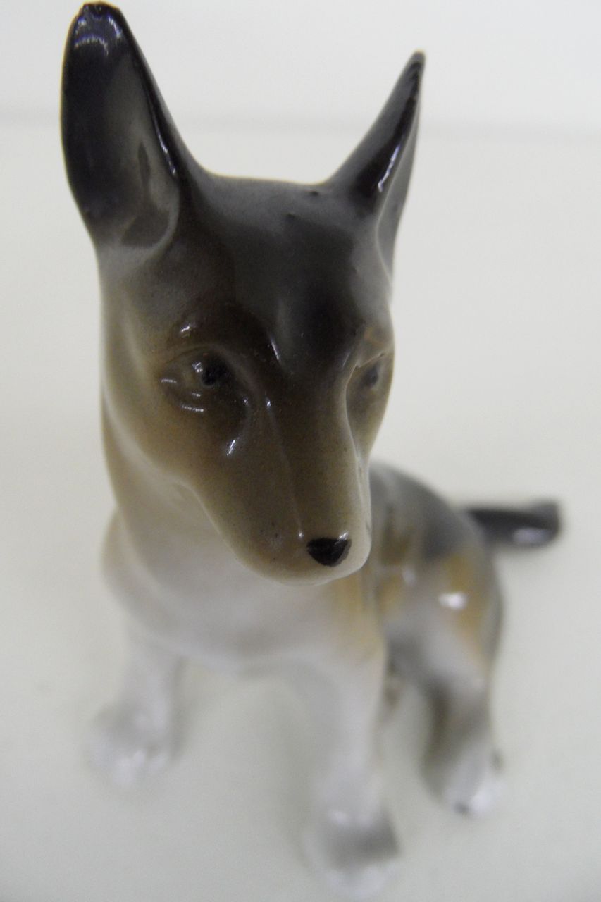 Vintage - Porcelain - Figurine - Dog Vintage - Porcelain - Figurine - Dog