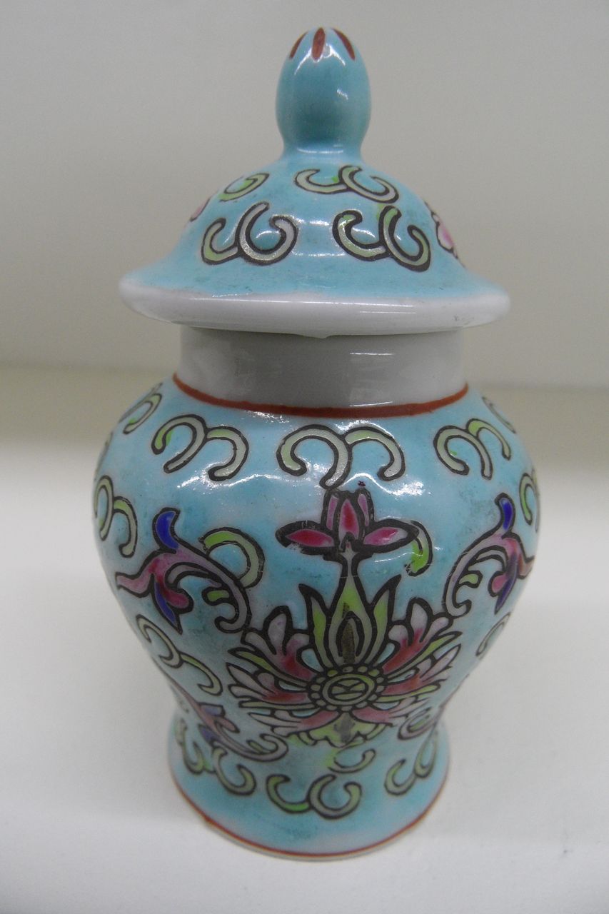 Vintage - Jar - Porcelain - China Vintage - Jar - Porcelain - China
