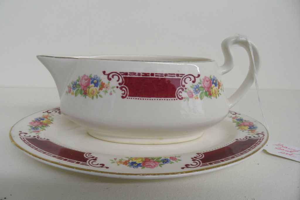 Vintage - Homer Laughlin - Gravy Boat w/Under Plate Vintage - Homer Laughlin - Gravy Boat w/Under Plate
