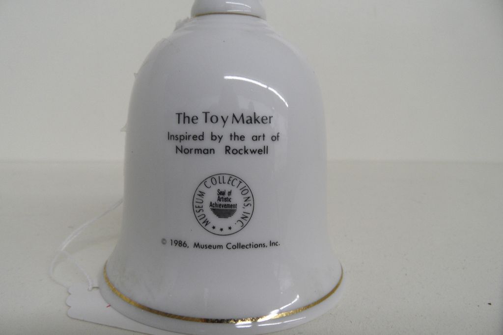 Vintage - 1986 Norman Rockwell Bell Vintage - 1986 Norman Rockwell Bell