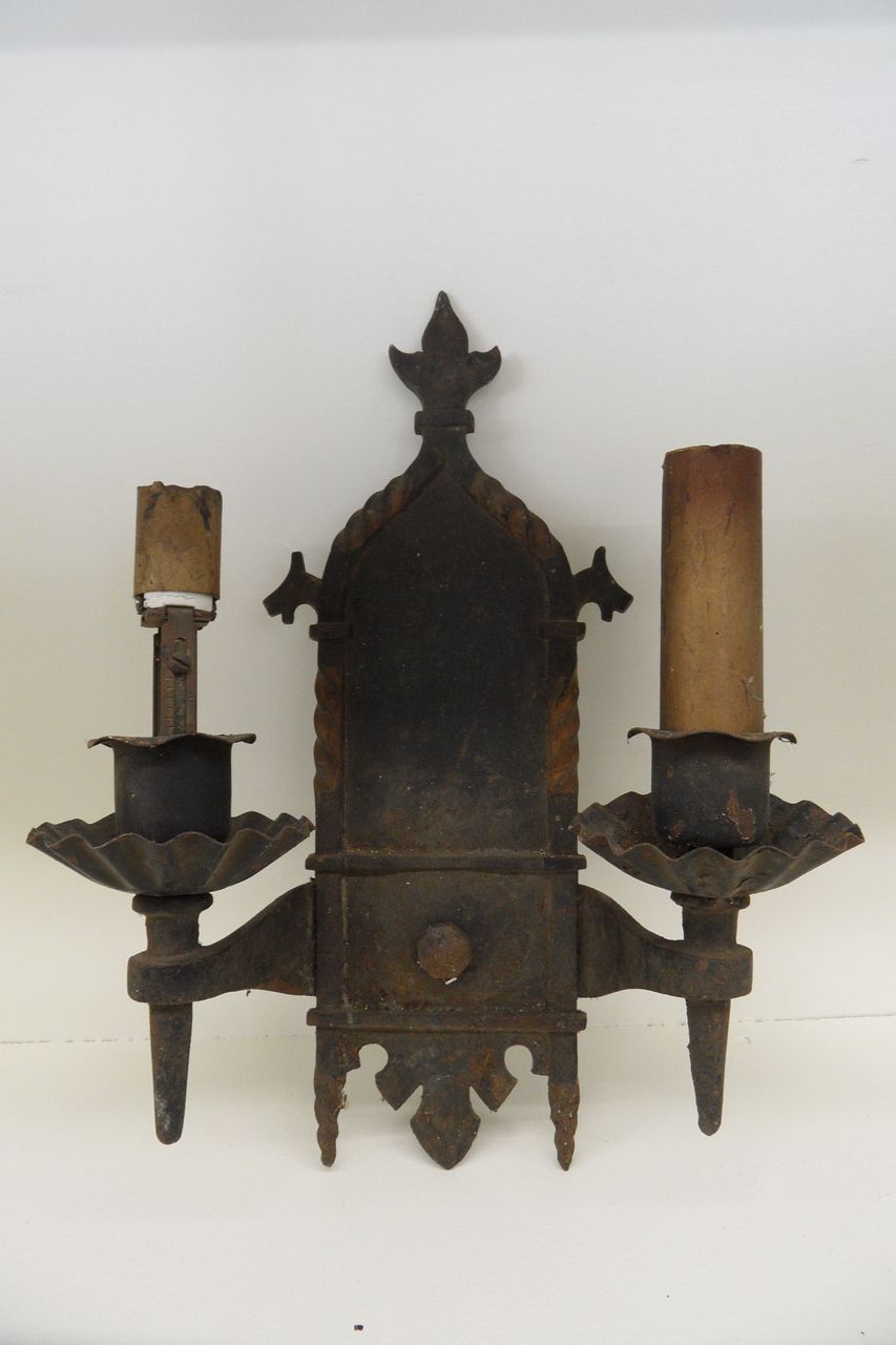 Vintage - Cast Iron Wall Sconce Vintage - Cast Iron Wall Sconce