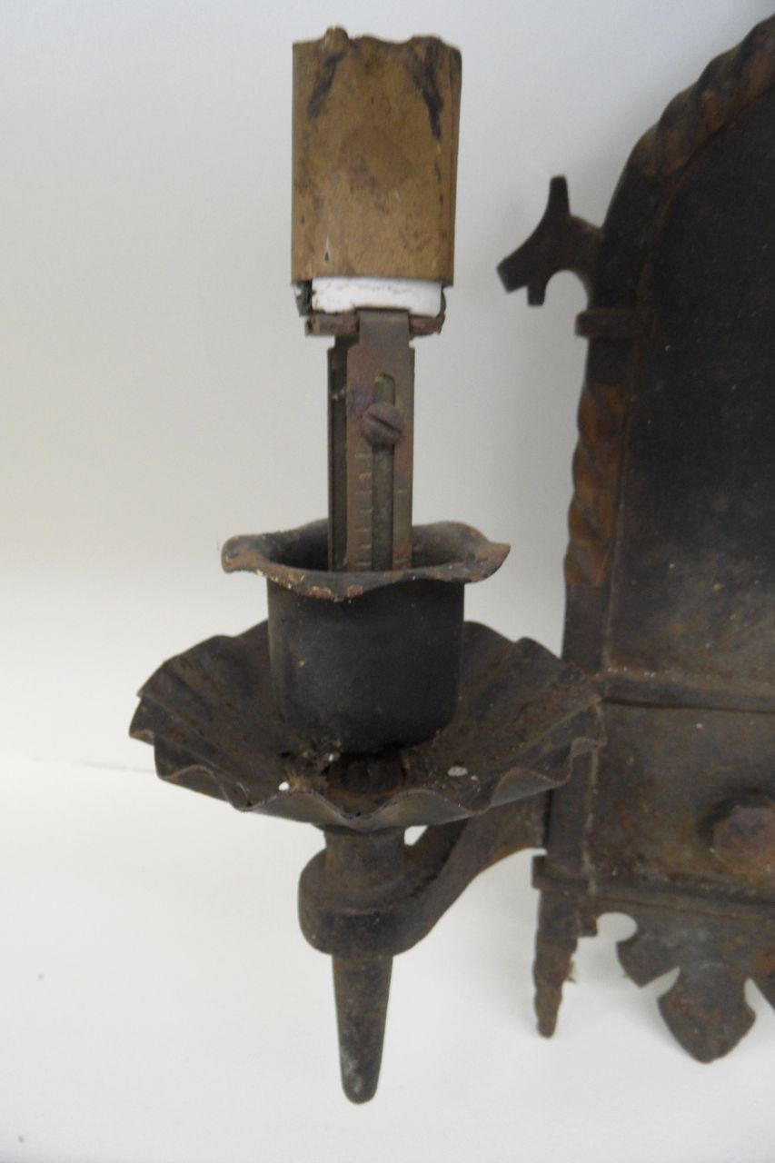 Vintage - Cast Iron Wall Sconce Vintage - Cast Iron Wall Sconce