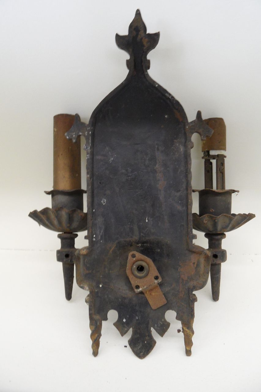 Vintage - Cast Iron Wall Sconce Vintage - Cast Iron Wall Sconce