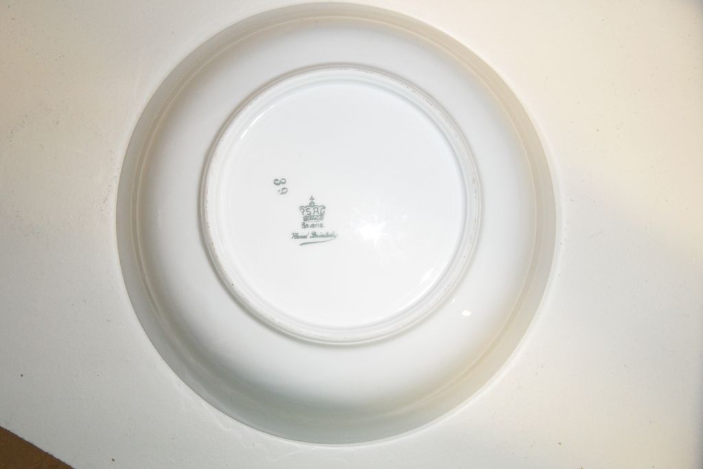 Vintage - Porcelain - Serving Bowl and Six Berry Bowls Vintage - Porcelain - Serving Bowl and Six Berry Bowls