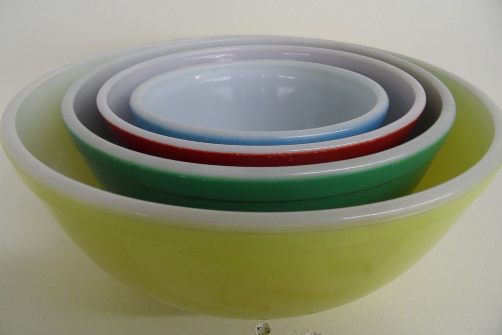 Vintage - Primary Colors - Pyrex Bowls - Set of 4 Vintage - Primary Colors - Pyrex Bowls - Set of 4