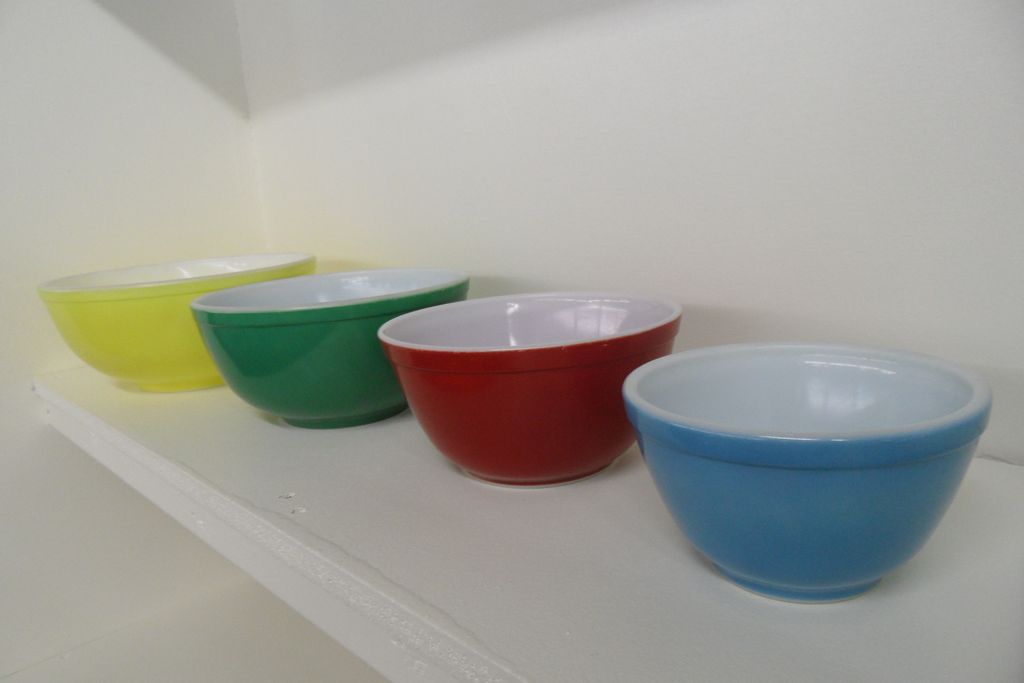 Vintage - Primary Colors - Pyrex Bowls - Set of 4 Vintage - Primary Colors - Pyrex Bowls - Set of 4