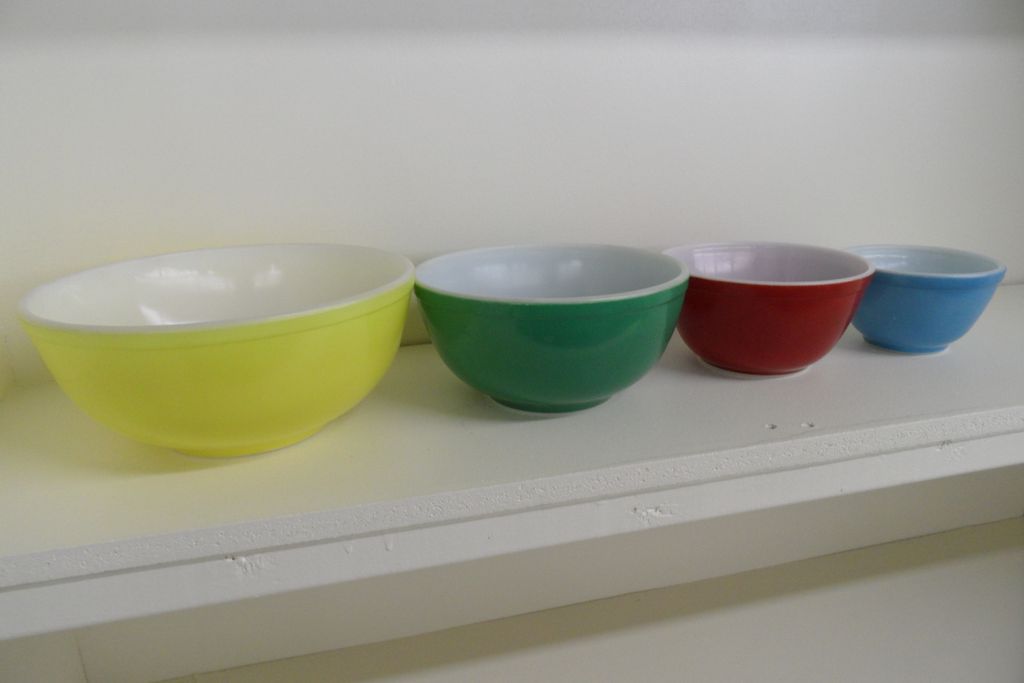 Vintage - Primary Colors - Pyrex Bowls - Set of 4 Vintage - Primary Colors - Pyrex Bowls - Set of 4
