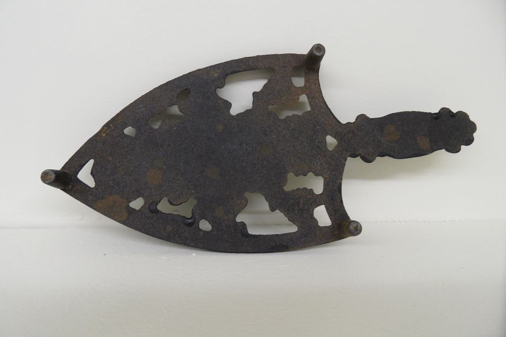 Vintage - Metal - Wilton - Trivet Vintage - Metal - Wilton - Trivet