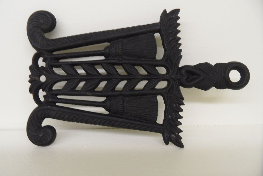 Vintage - Metal - Wilton - Trivet Vintage - Metal - Wilton - Trivet