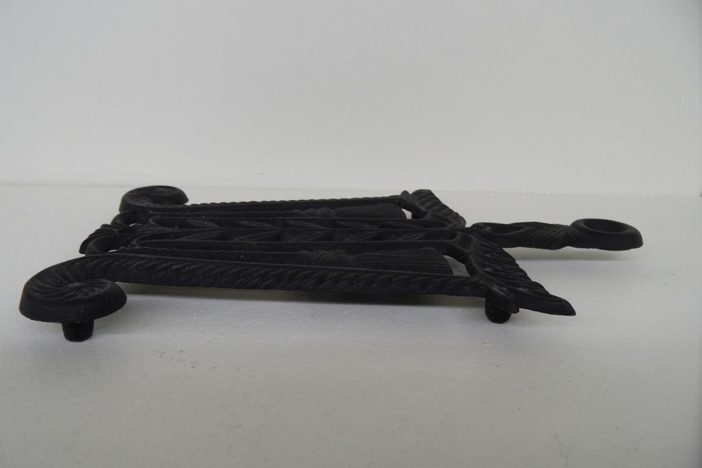 Vintage - Metal - Wilton - Trivet Vintage - Metal - Wilton - Trivet