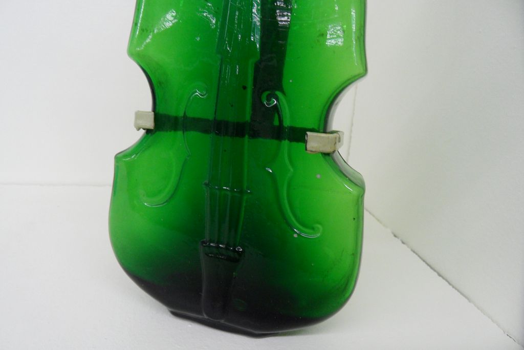 Vintage - Glass - Green hand-blown Violin with Hanger Vintage - Glass - Green hand-blown Violin with Hanger