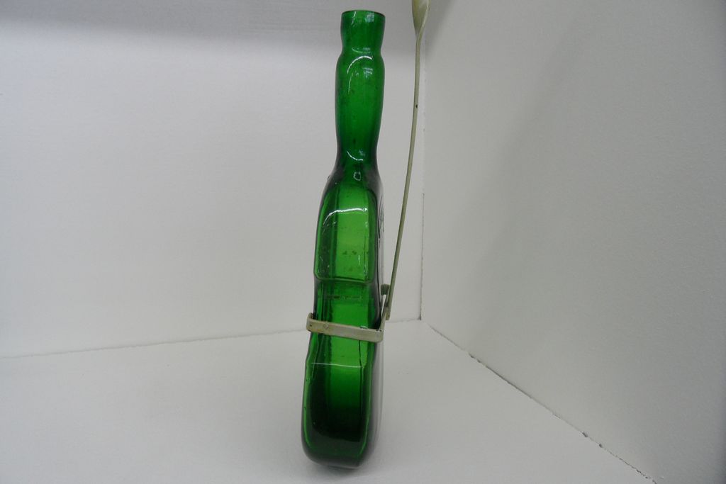 Vintage - Glass - Green hand-blown Violin with Hanger Vintage - Glass - Green hand-blown Violin with Hanger