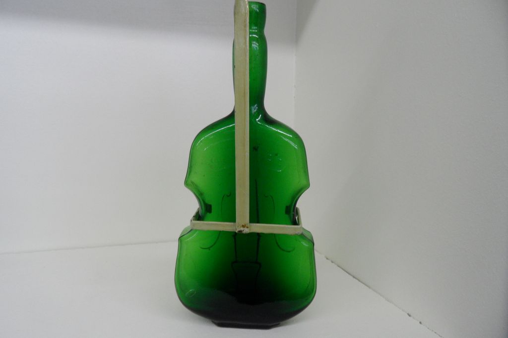 Vintage - Glass - Green hand-blown Violin with Hanger Vintage - Glass - Green hand-blown Violin with Hanger