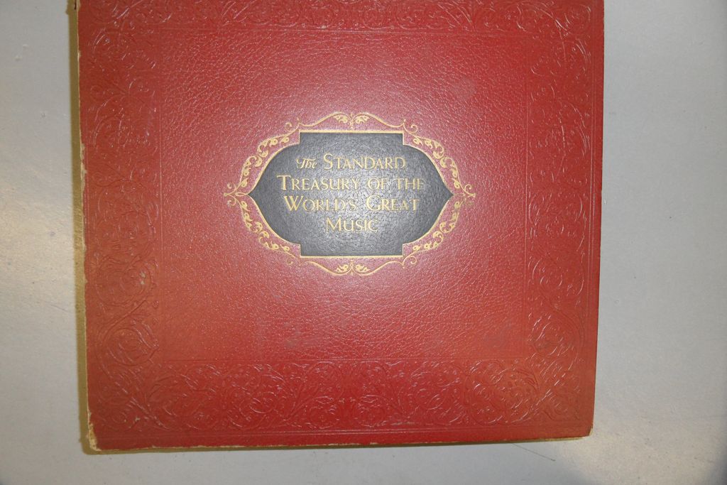 Vintage - Records - The Standard Treasury of the World's Greatest Music Vintage - Records - The Standard Treasury of the World's Greatest Music