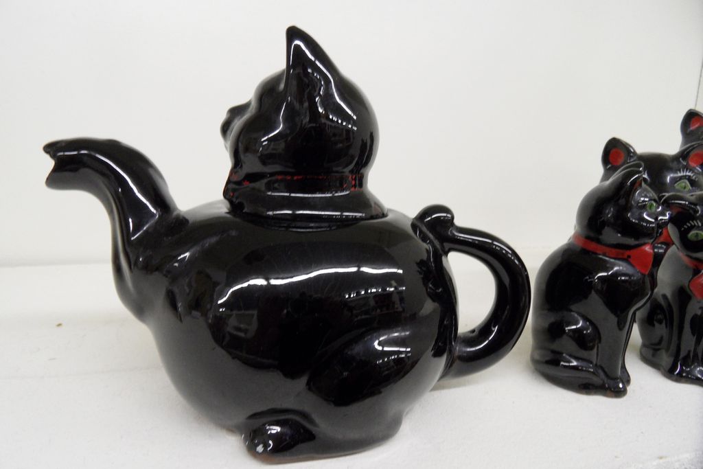 Vintage - Fine Porcelain - Shafford Japan - TeaPot, Creamer, Sugar, S&P Vintage - Fine Porcelain - Shafford Japan - TeaPot, Creamer, Sugar, S&P