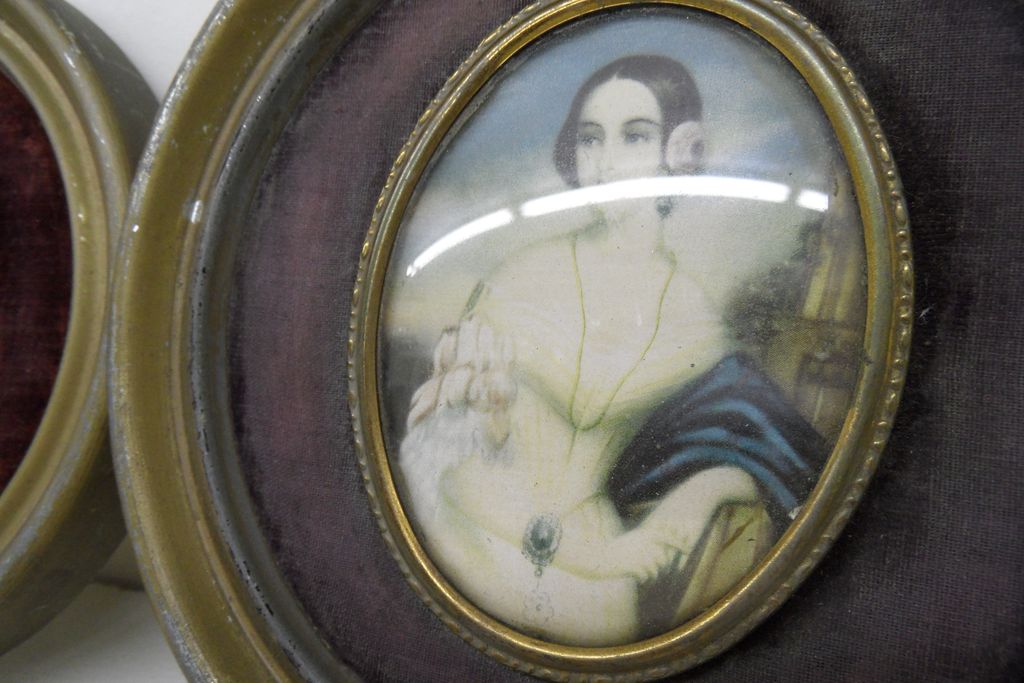 Vintage - Pair of Cameo Pictures - George Romney Vintage - Pair of Cameo Pictures - George Romney