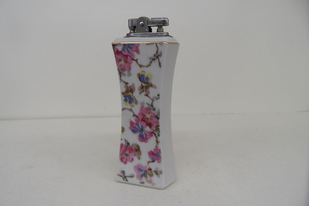 Vintage - Porcelain - Royal Sealy - Table Lighter Vintage - Porcelain - Royal Sealy - Table Lighter