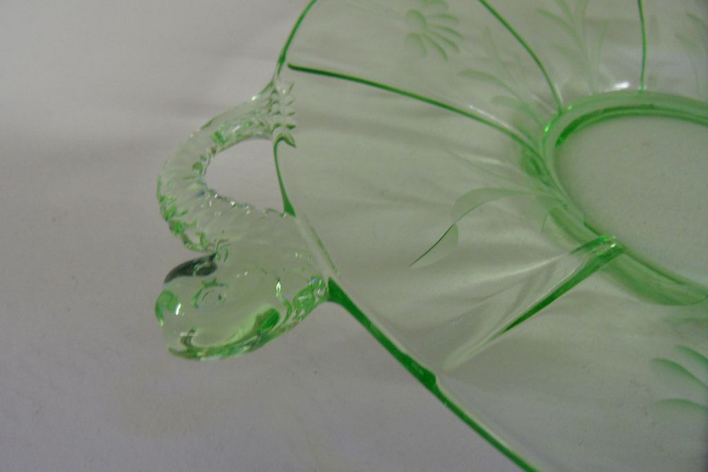 Vintage - Glass - Depression Glass - Green - Serving Dish - Fish Handles! Vintage - Glass - Depression Glass - Green - Serving Dish - Fish Handles!