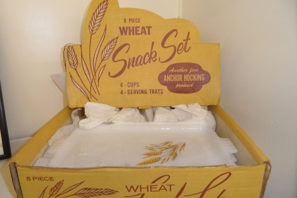 Vintage - Glass - Complete Anchor Hocking Snack Set with Original Box Vintage - Glass - Complete Anchor Hocking Snack Set with Original Box