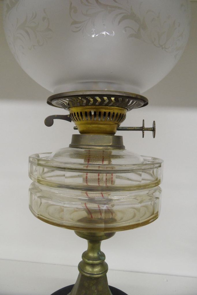 Antique - Kerosene Lamp Antique - Kerosene Lamp