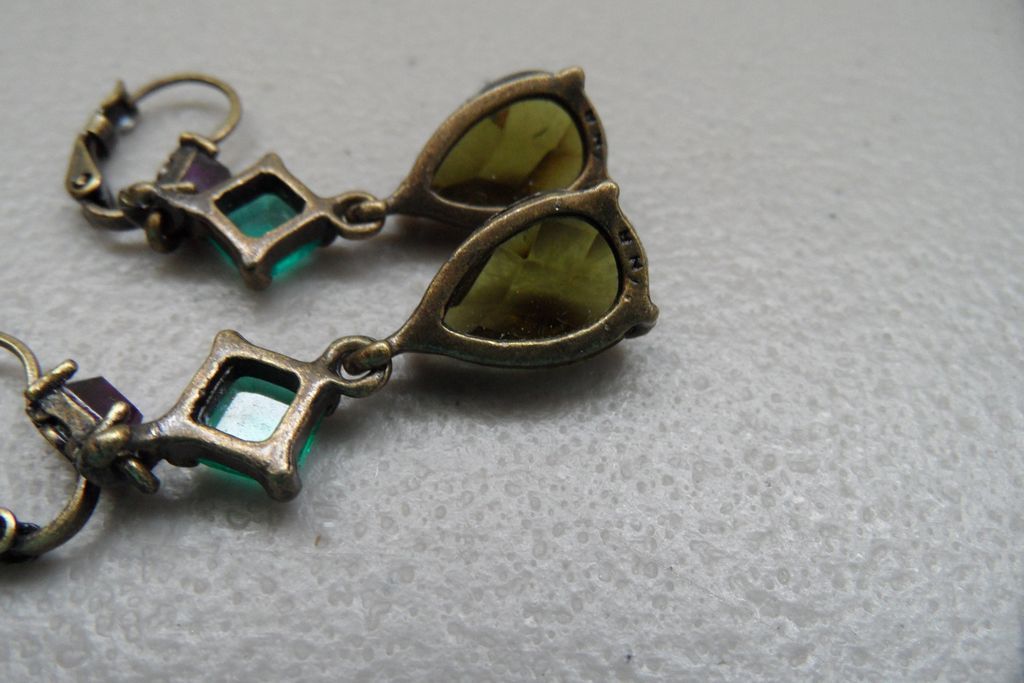 Vintage - Jewelry - Pierced Earrings Vintage - Jewelry - Pierced Earrings