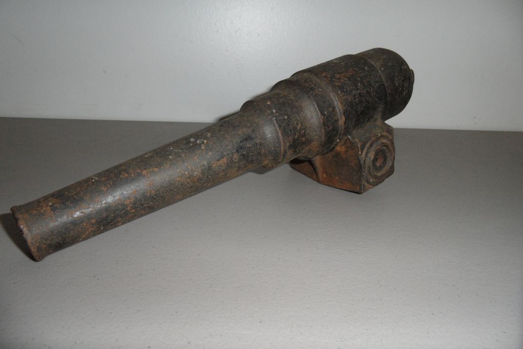 Vintage - Cast Iron Cannon Barrel Vintage - Cast Iron Cannon Barrel