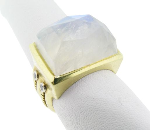 Vintage 18KT Moonstone Ring Vintage 18KT Moonstone Ring